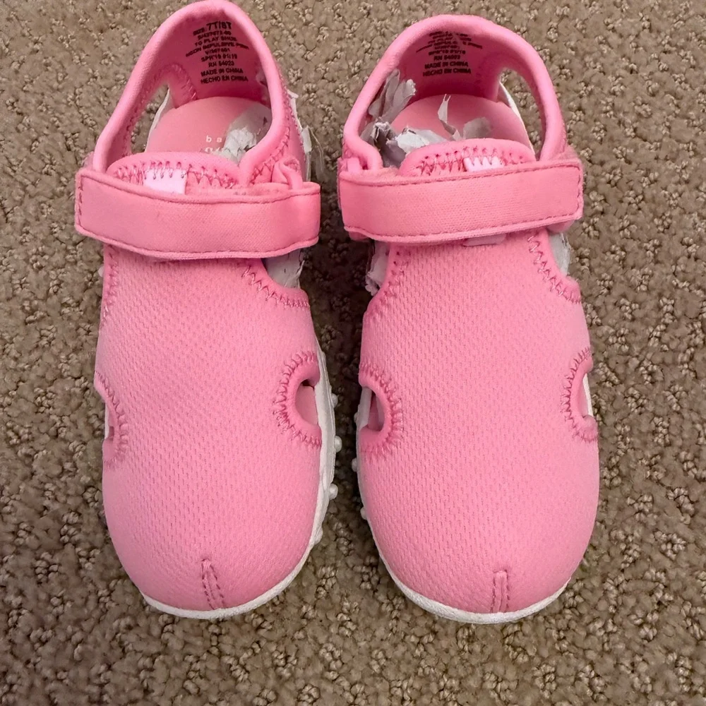 New without tag. Baby Gap water shoes. Size 7T/8T